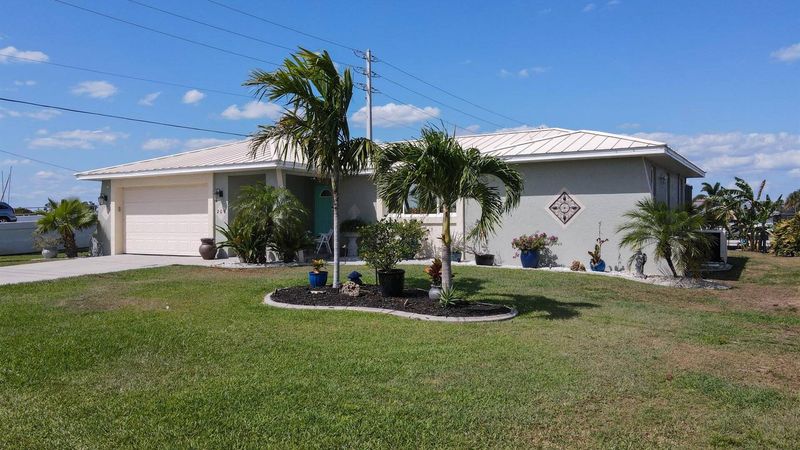 Welcome to the lovely Canal House of Punta Gorda Isles