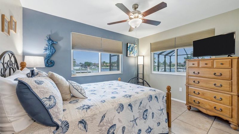 Queen guest bedroom