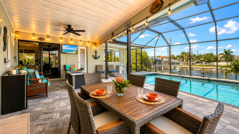 The Canal House of Punta Gorda Isles offers a fantastic location to the Harbor and thoughtful touches to make your vacation one to remember!