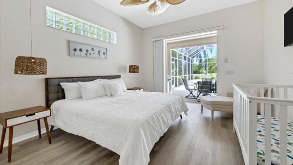 King master bedroom with full size crib and lanai access