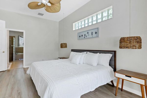 King master bedroom with ensuite and lanai access