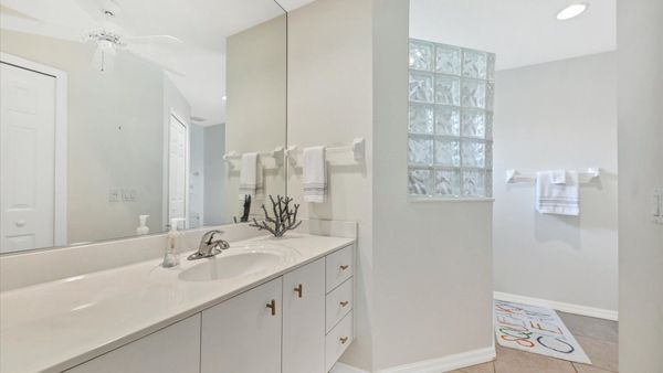 Ensuite for the queen guest bedroom