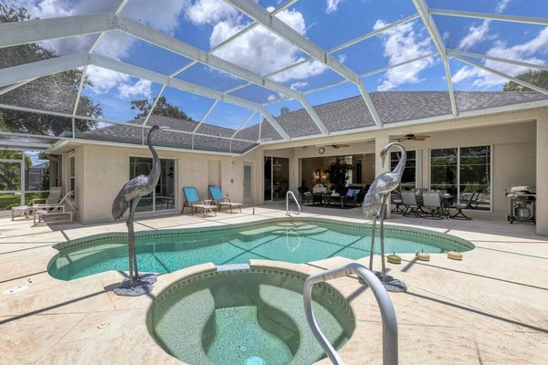 Relax in the spa
Pool is 12x20 6ft spa around