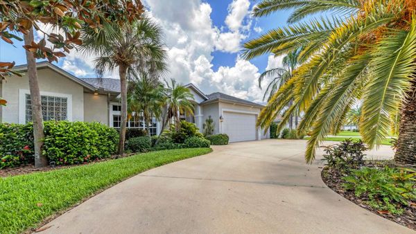 Spacious Driveway