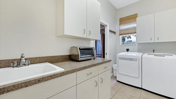 Full size washer and dryer in the laundry room