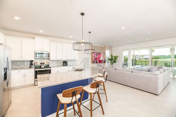 The breakfast bar offers additional seating for 4