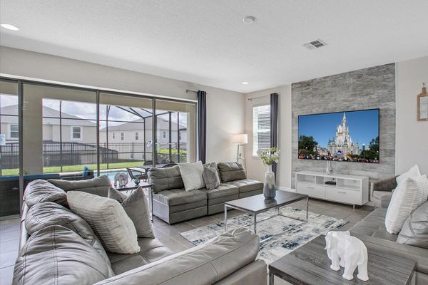 Living Room
85" Smart TV