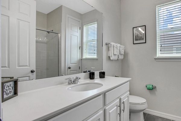 King Suite Bathroom 6 Upstairs
Shower