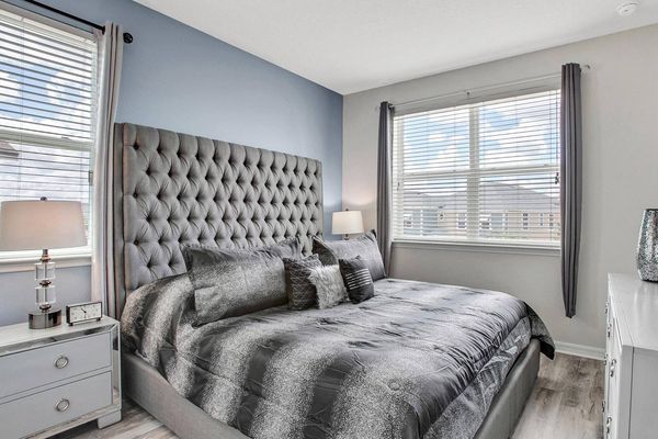 King Suite Bedroom 6
Upstairs