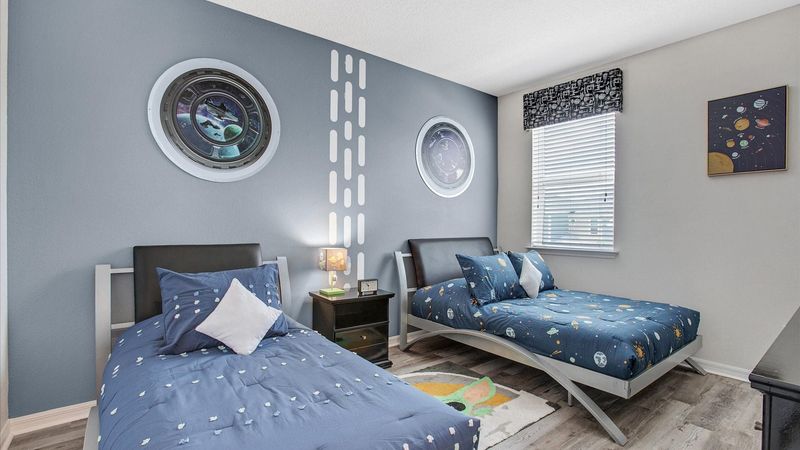Twin/Double Bedroom 5
Upstairs
Star Wars Theme