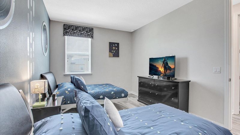 Twin/Double Bedroom 5 (Angle)
43" TV