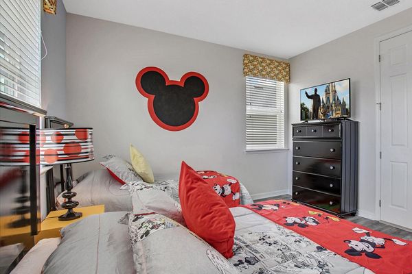 Twin/Double Bedroom 4 (Angle)
43" TV