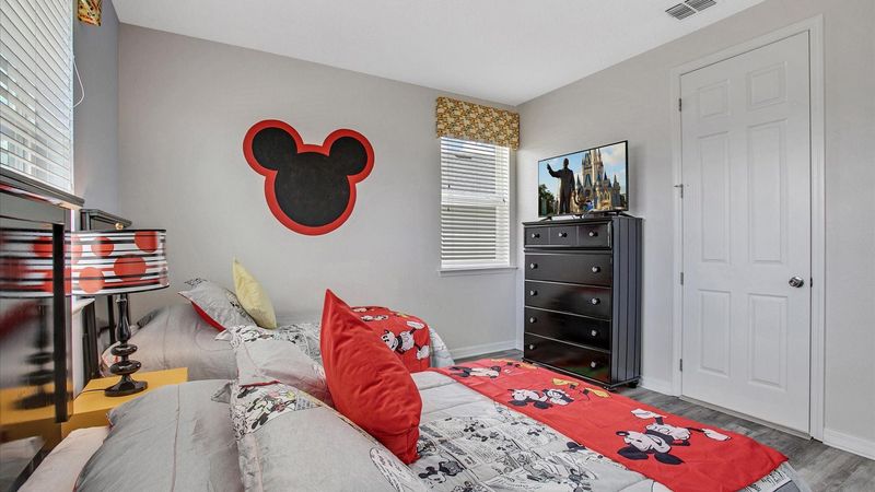 Twin/Double Bedroom 4 (Angle)
43" TV