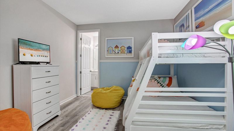 Twin/Double Bunk Bedroom 7 (Angle)
32" TV