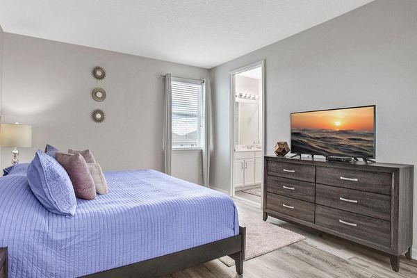 King Bedroom 8 Upstairs
Shared Bathroom-Shower