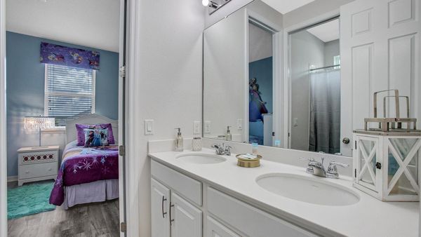 Jack N Jill Bathroom 2 Upstairs
Tub/Shower Combo