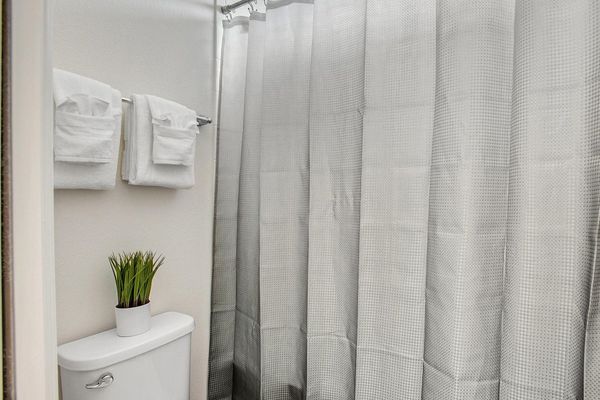 Jack N Jill Bathroom 2 (Angle)
Tub/Shower Combo