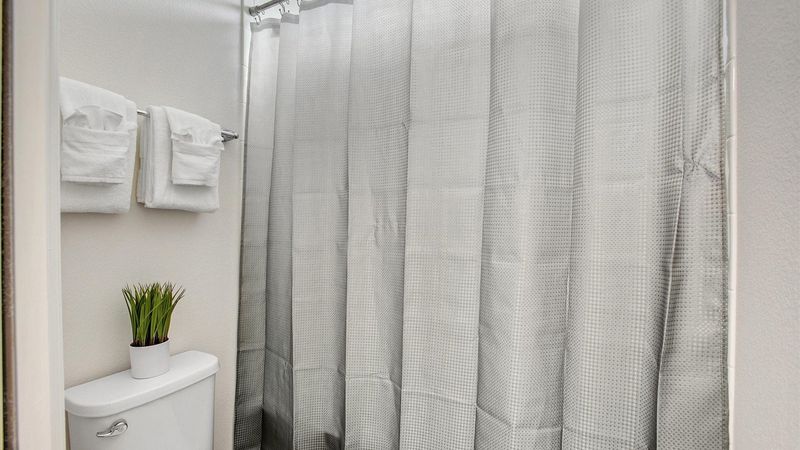 Jack N Jill Bathroom 2 (Angle)
Tub/Shower Combo