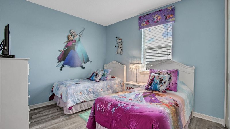 Twin/Twin Bedroom 9 Upstairs
Shared Bathroom 
Tub/Shower Combo
Frozen Theme