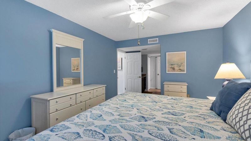 King master bedroom with en suite