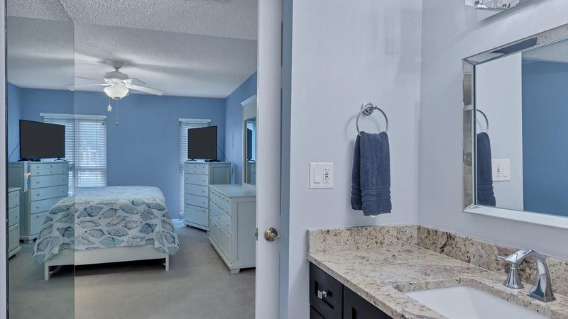 En suite Master bathroom