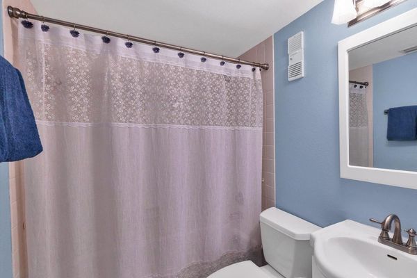 Guest bathroom with combo tub/shower