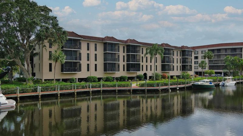 Stay at the popular Emerald Point condominiums near downtown Punta Gorda