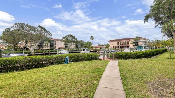 Stay at the popular Emerald Point condominiums near downtown Punta Gorda (Boat lift not available)