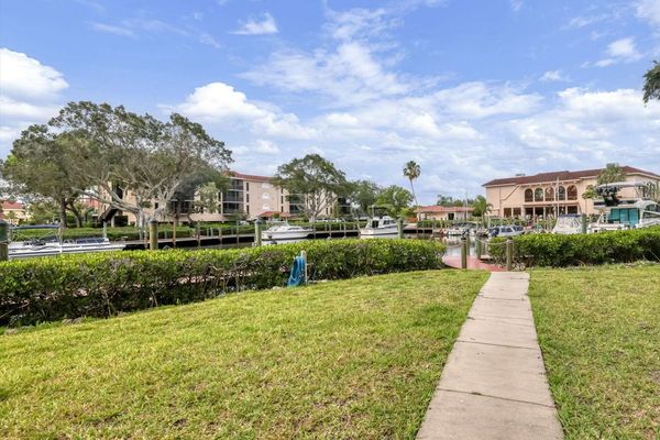 Stay at the popular Emerald Point condominiums near downtown Punta Gorda (Boat lift not available)