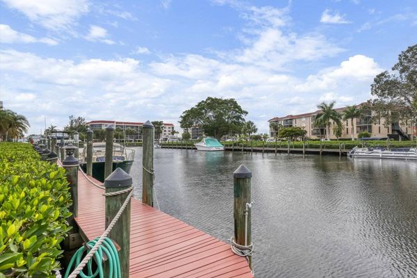 Lovely boat dock with the canal leads to the Peace River (Boat lift not available)