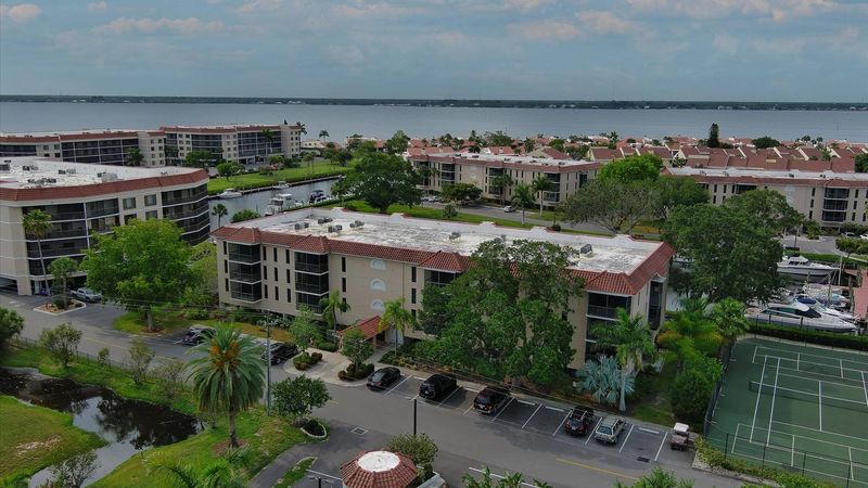 Stay at the popular Emerald Point condominiums near downtown Punta Gorda