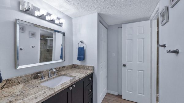En suite master bathroom