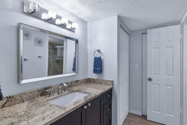 En suite master bathroom