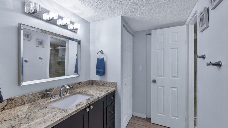 En suite master bathroom