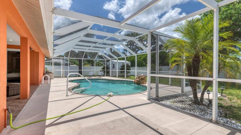 Spacious lanai enclosed screen