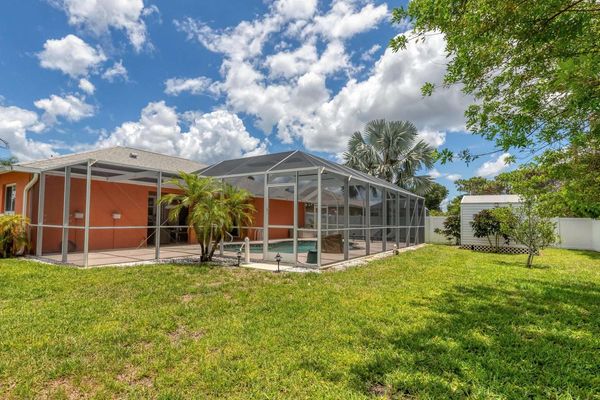 Spacious lot to fully enjoy the outdoors