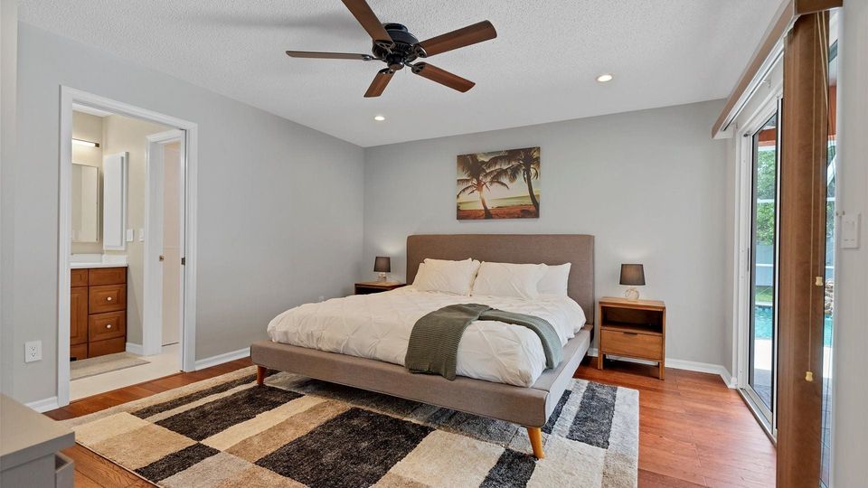 King master bedroom with ensuite bathroom and lanai access