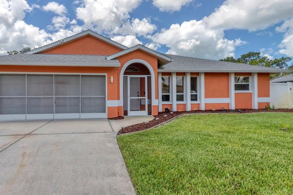 Beautiful Englewood home close to beaches and shopping but quiet neighborhood