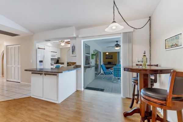 Breakfast table seating