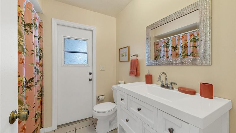 Guest bathroom with lanai access