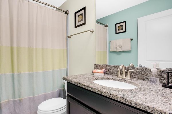 Hall Bathroom 4 Upstairs
Tub/Shower Combo