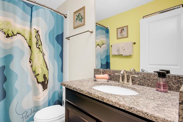 Hall Bathroom 3 Upstairs
Tub/Shower Combo