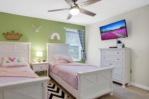 Twin/Twin Bedroom 3 (Angle)
43" Smart TV