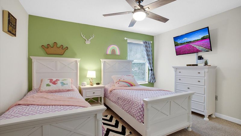 Twin/Twin Bedroom 3 (Angle)
43" Smart TV
