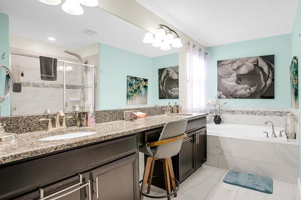 Master King Bathroom 1 Upstairs