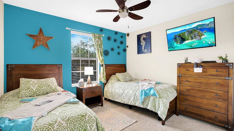 Twin/Twin Bedroom 5 Upstairs
43" Smart TV
