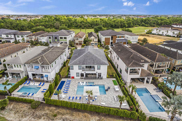 Enjoy the grandeur of Reunion Resort, a sprawling haven perfect for relaxation and adventure.