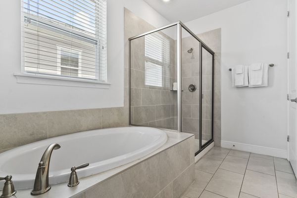 En-suite with soaking tub
