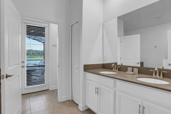 Master King Bathroom 1
Downstairs
Has Door to Pool