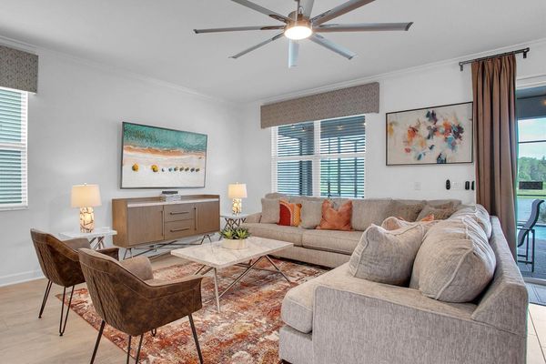 Living Room (Angle)
75" Smart TV